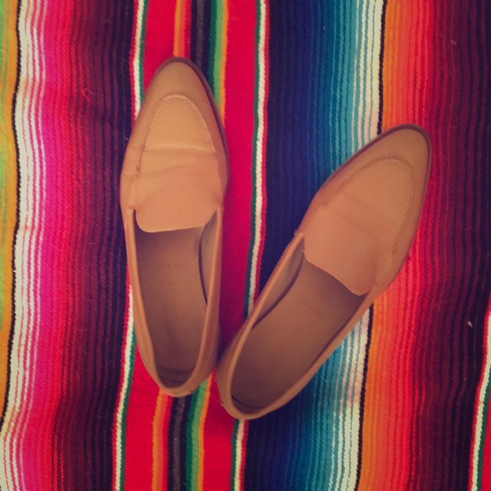 Everlane Modern Loafer in Camel.